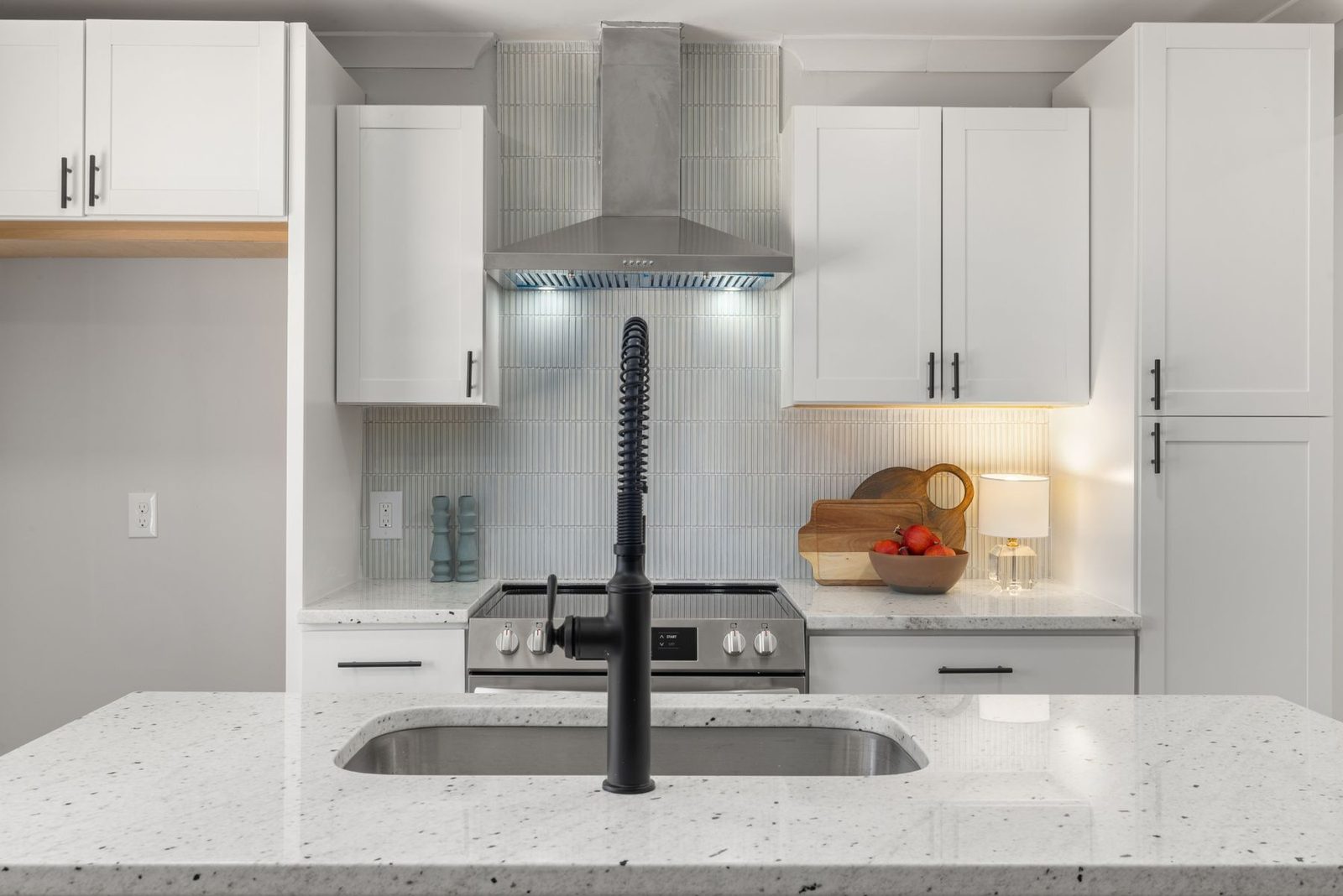 Kitchen with marble countertops and range hood – Pleasantville NJ remodeling